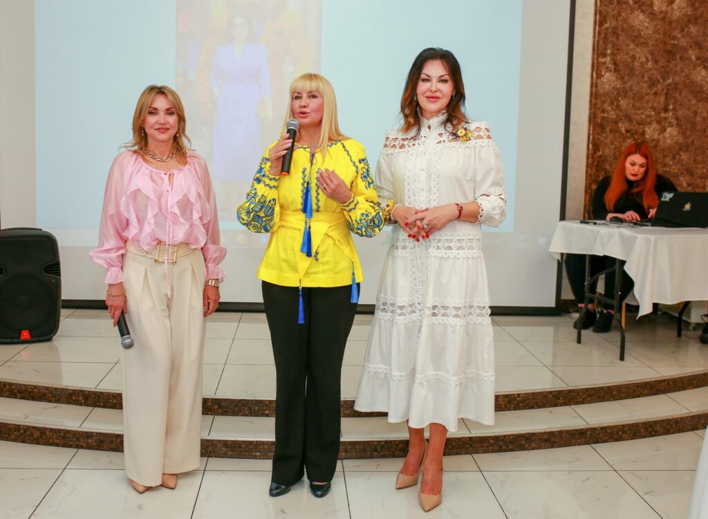 до Дня народження Бізнес спільноти « Найкращі Українки»! 1 515939591 24512954321645437 8139849548991320907 n