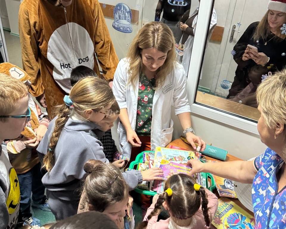 Невелике свято для дітей влаштували в обласній офтальмології