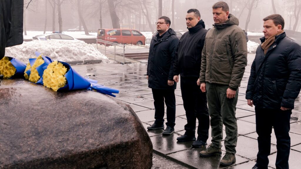 u dnipri vshanuvaly pamyat geroyiv krut