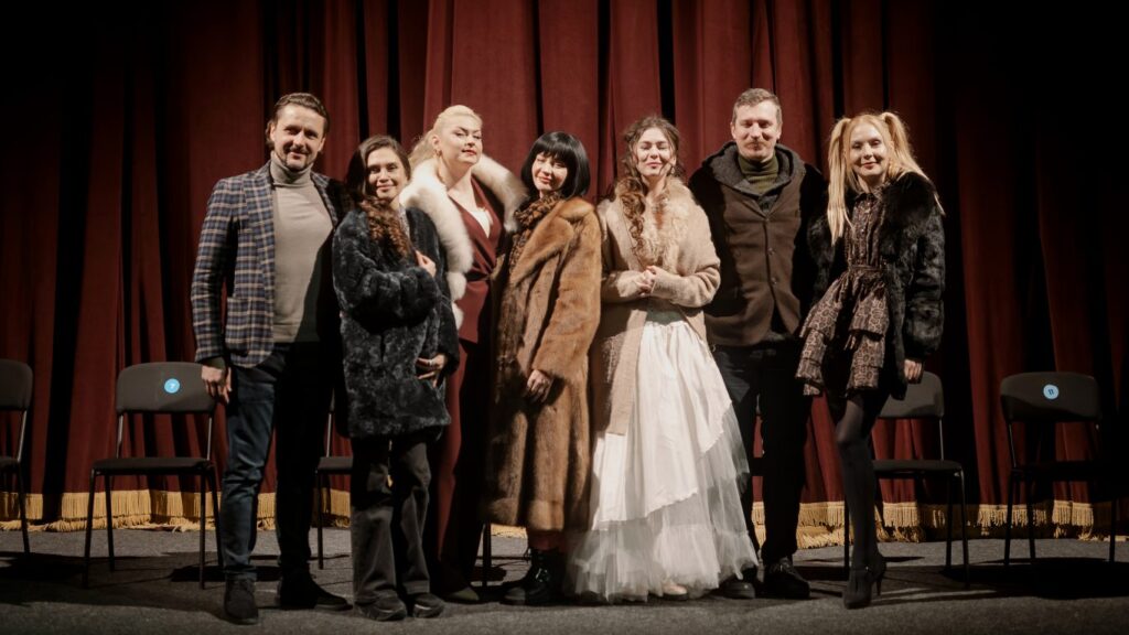 u lyutomu dniprovskyj akademichnyj teatr dramy ta komediyi dnipropetrovskoyi oblasnoyi