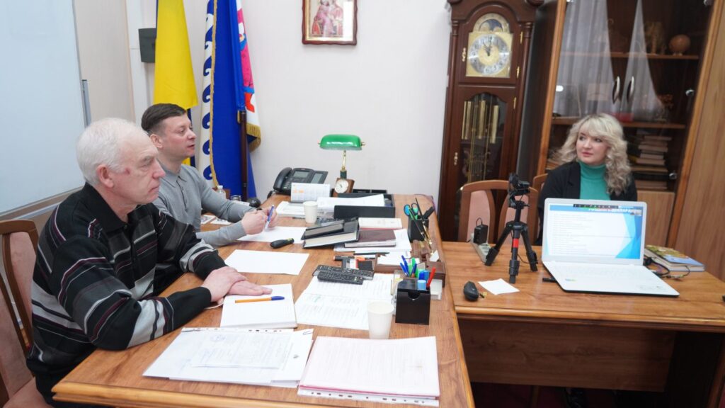 na dnipropetrovshhyni ponad 400 uchasnykiv doluchylysya do videoseminaru z e deklaruvannya