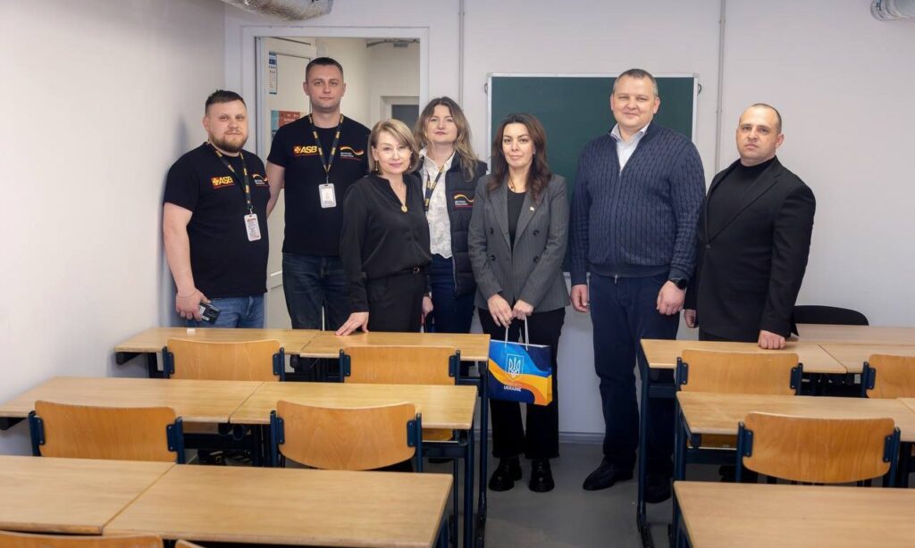 u spivpraczi z mizhnarodnymy partneramy oblashtuvaly shovyshhe u kryvorizkomu liczeyi